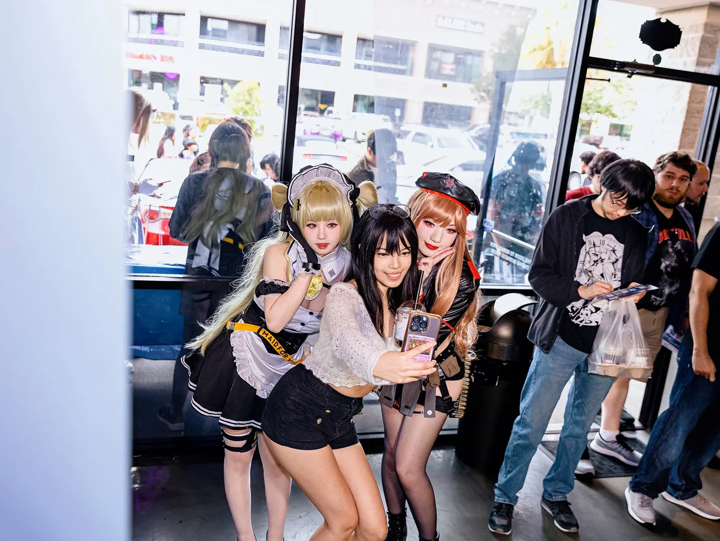 【ソーダ コスプレ】勝利の女神：NIKKE オフラインコラボ タピオカ店バイト日記 - 4 枚目