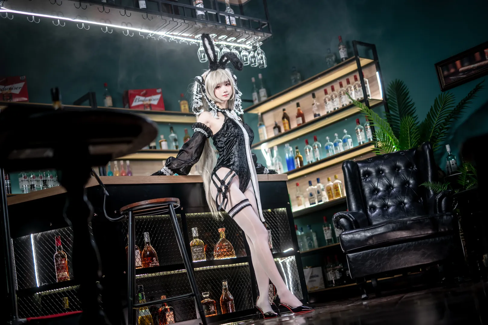 【可畏cos】碧蓝航线兔女郎，酒吧暗调下的质感演绎 - 第 5 张