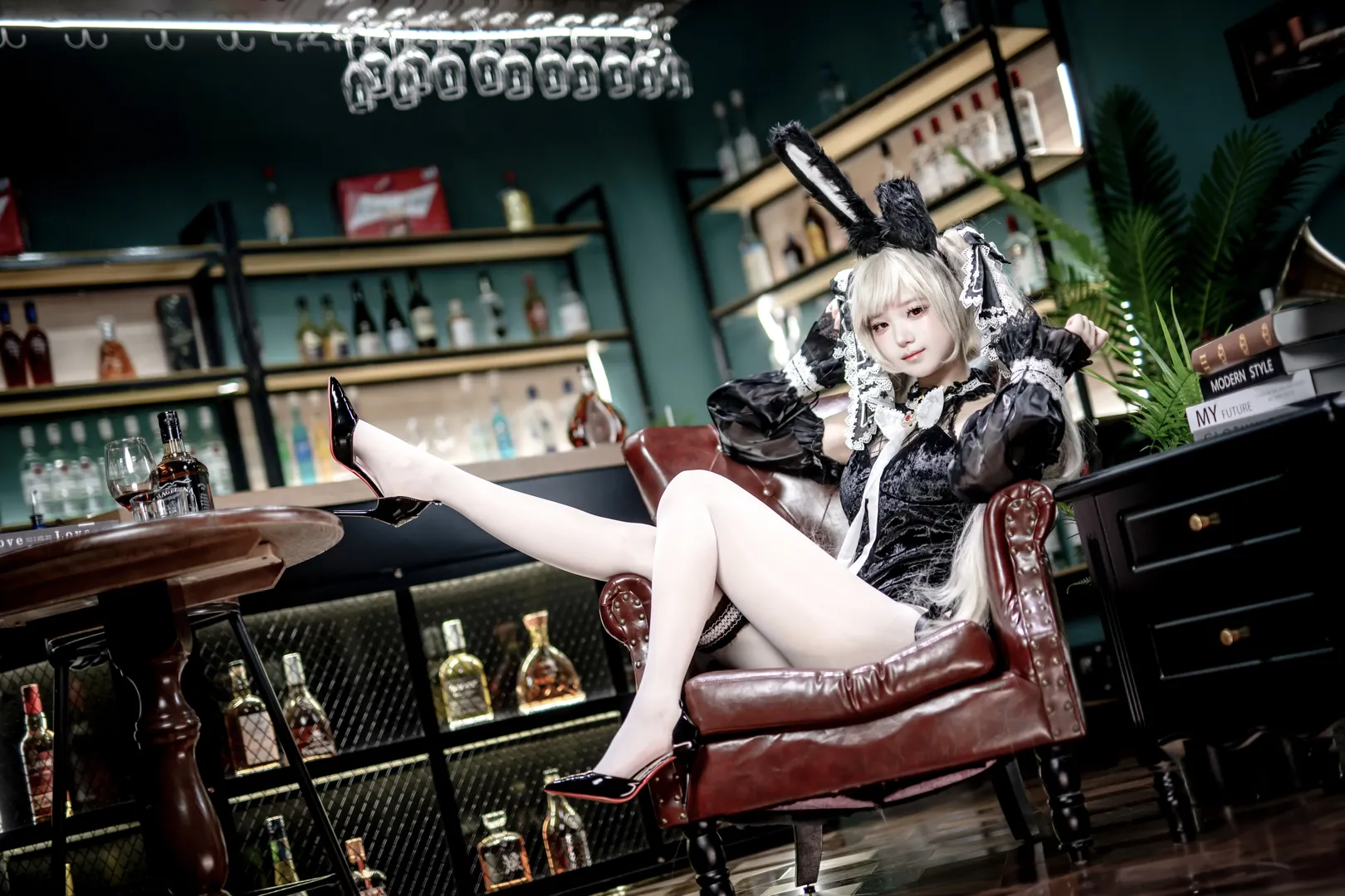 【可畏cos】碧蓝航线兔女郎，酒吧暗调下的质感演绎 - 第 8 张
