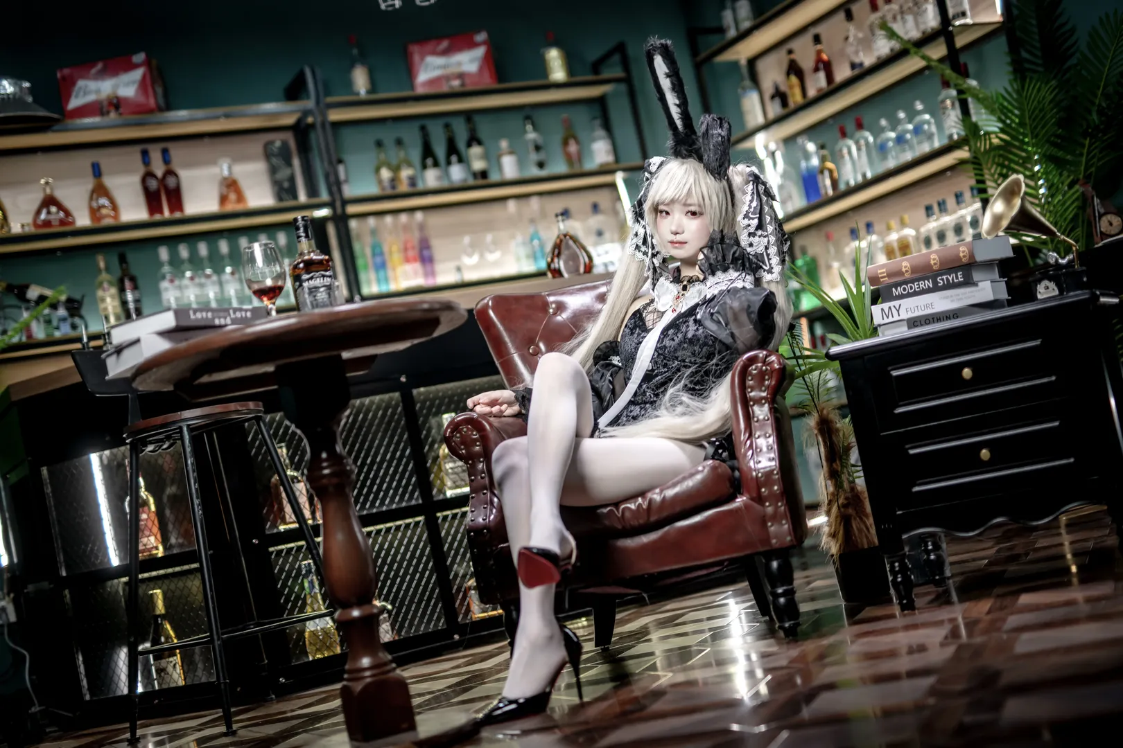 【可畏cos】碧蓝航线兔女郎，酒吧暗调下的质感演绎 - 第 9 张