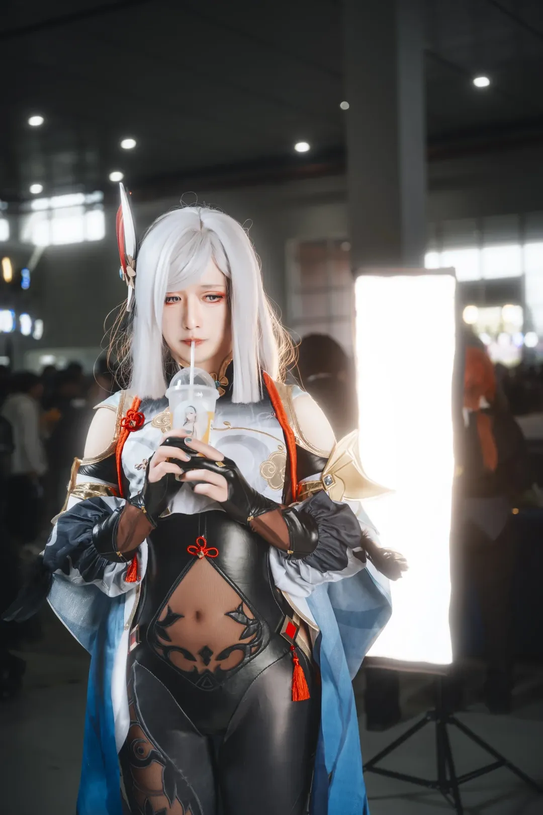 【申鹤cos】漫展间隙的快乐，是杯喜茶给的