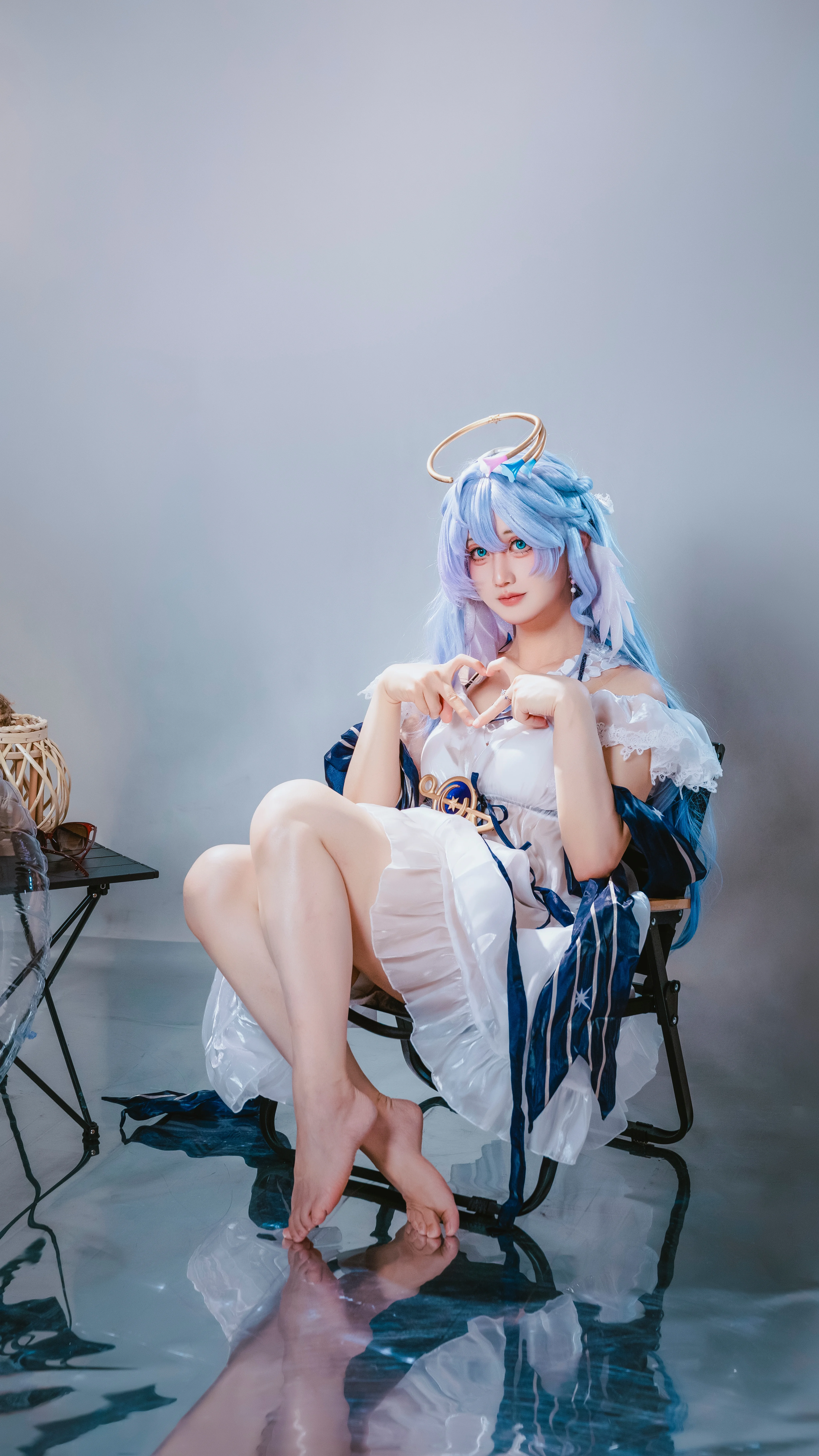 【知更鳥cos】崩壞星穹鐵道的天使，在影棚裡熱到融化