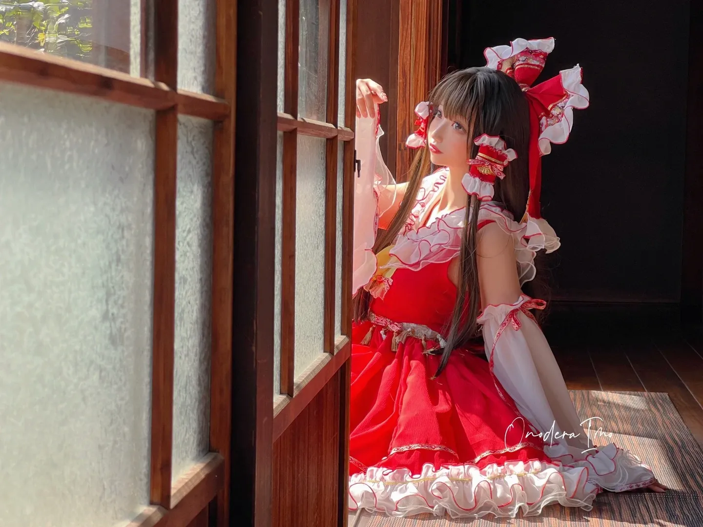 【Reimu Hakurei Cosplay】Paradise Three Years Later: The Shrine Maiden and Japanese Light & Shadow - Image 1