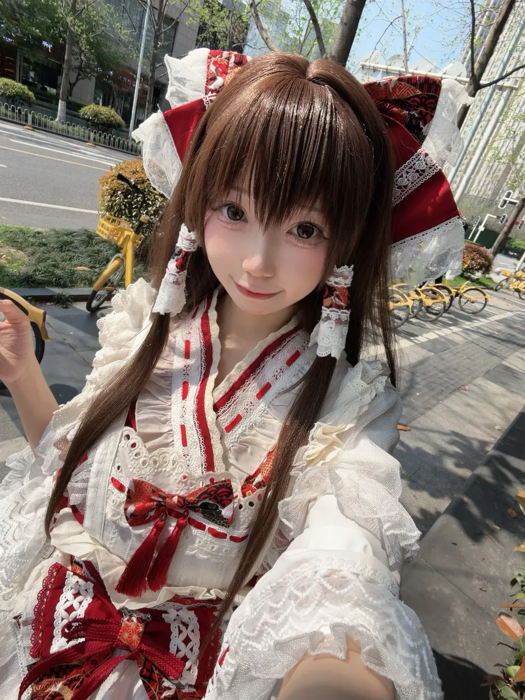 【博丽灵梦cos】东方project红白巫女，户外自拍与假发修整记录 - 第 1 张