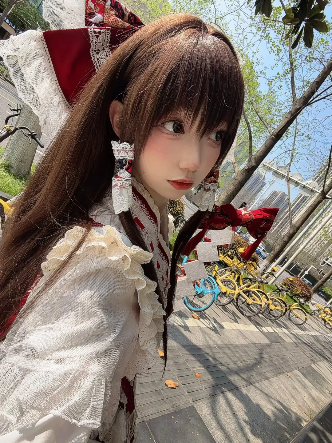 【博丽灵梦cos】东方project红白巫女，户外自拍与假发修整记录 - 第 3 张