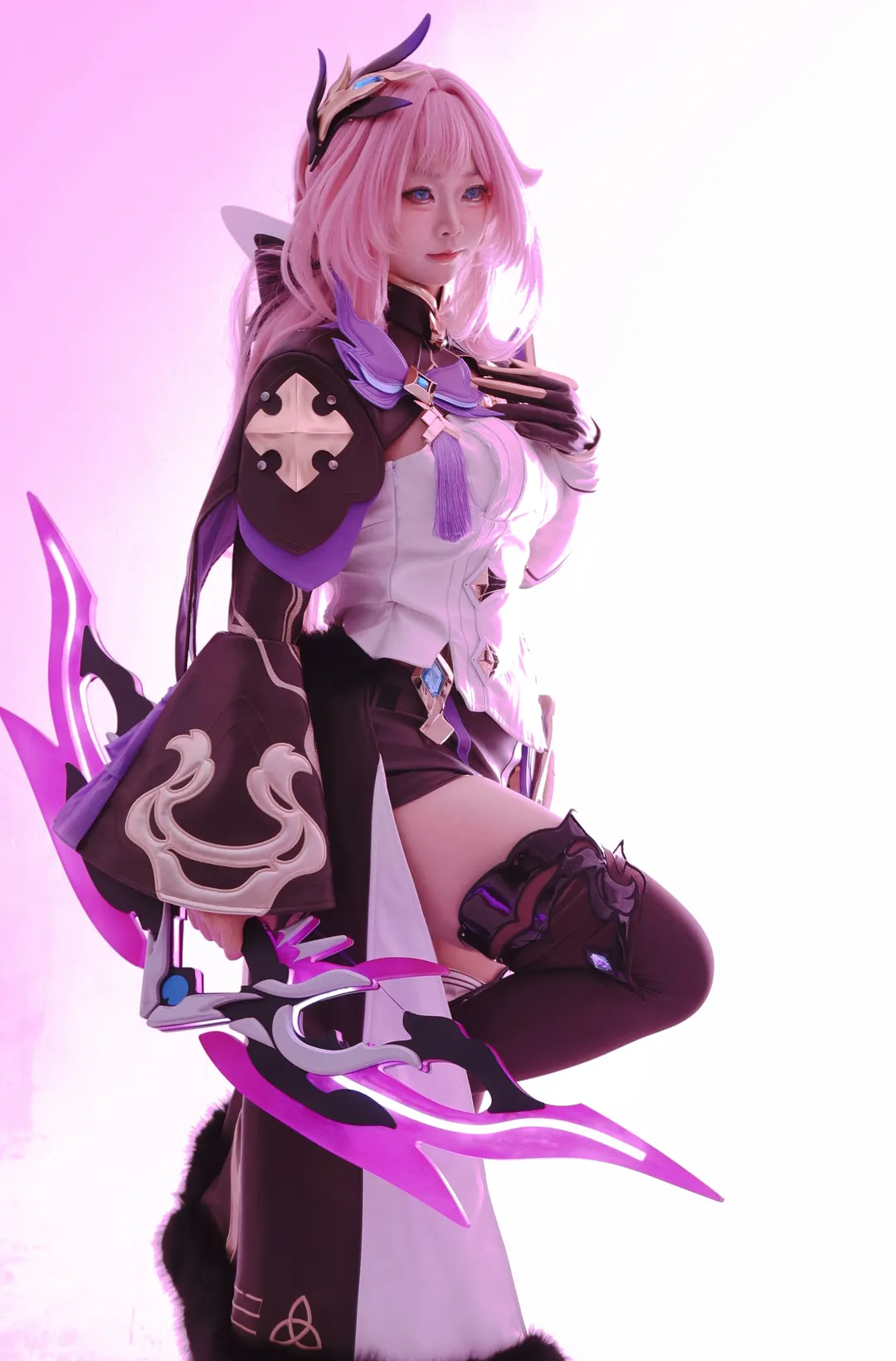 【爱莉希雅cos】粉色妖精的战裙与荧光武器 - 第 2 张
