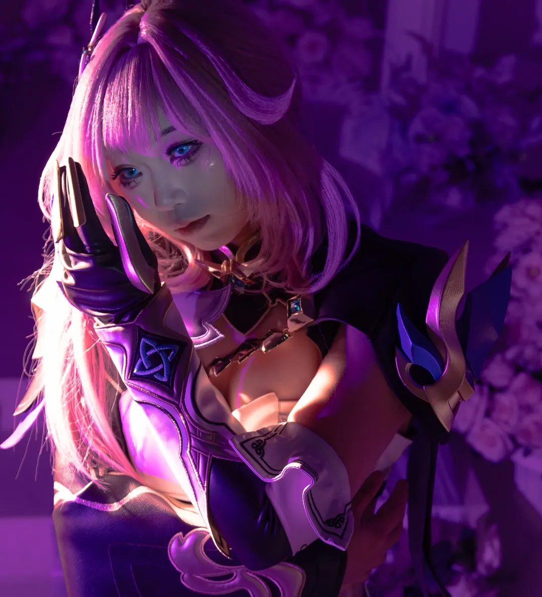【爱莉希雅cos】爱与怜之诗，粉色的梦境与神秘的紫色蔷薇 - 第 1 张