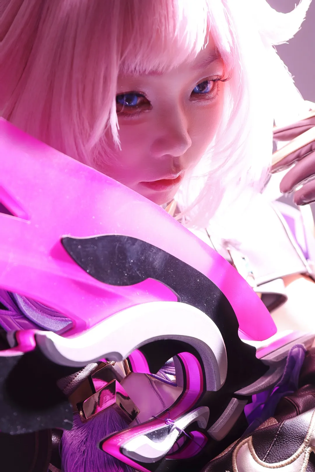 [Elysia Cosplay] The Pink Elf in Honkai Impact 3rd: Flawlessly Recreated Under Intense Pink Lighting - Image 2