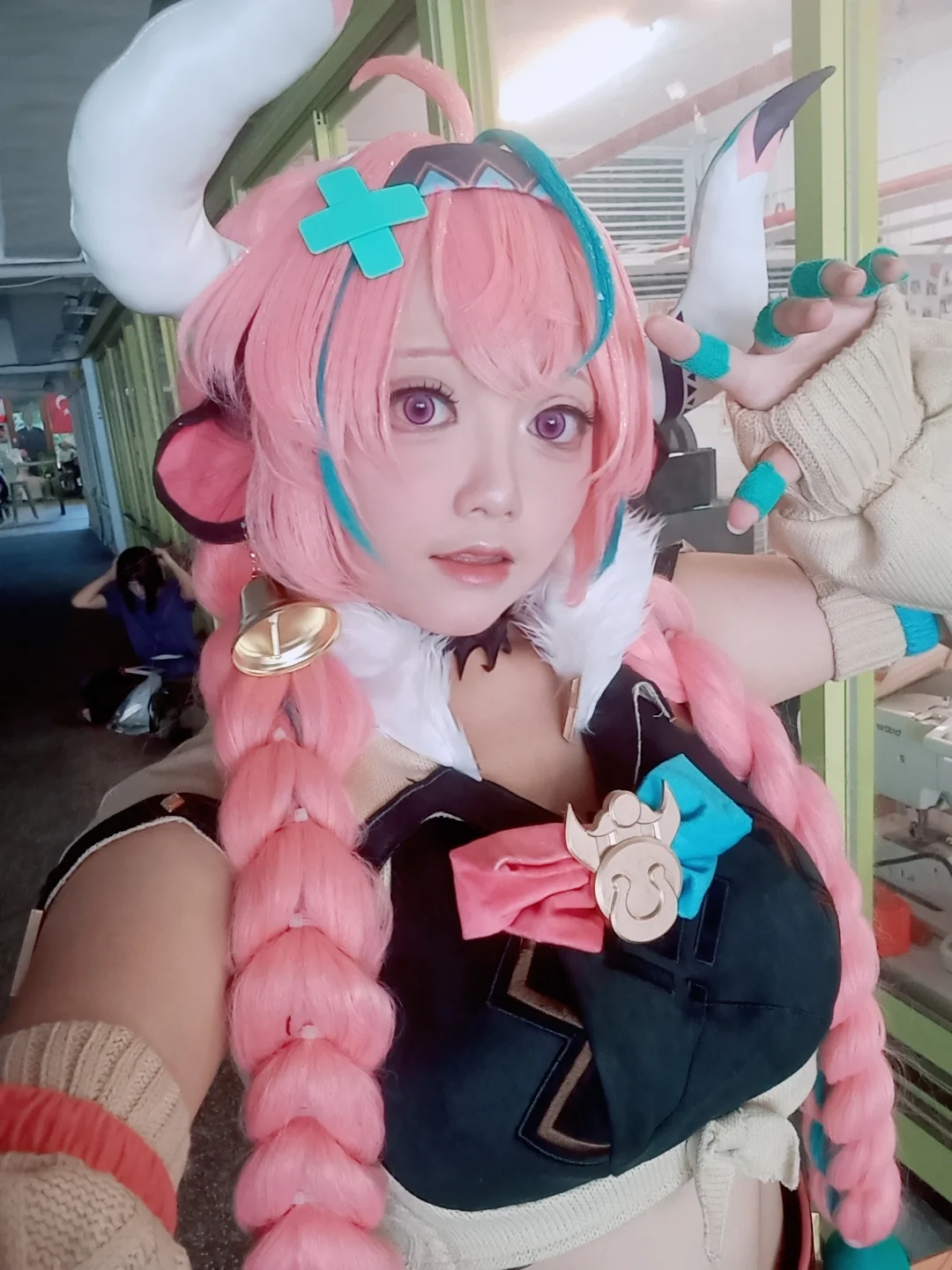 [Varesa Cosplay] Selfie Perspective of Genshin Impact's Pink-Haired Horned Girl - Image 1