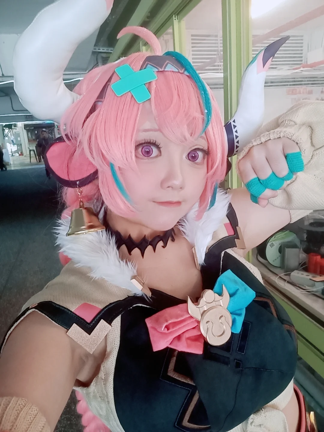 【瓦蕾莎cos】原神粉色兽角少女的自拍视角