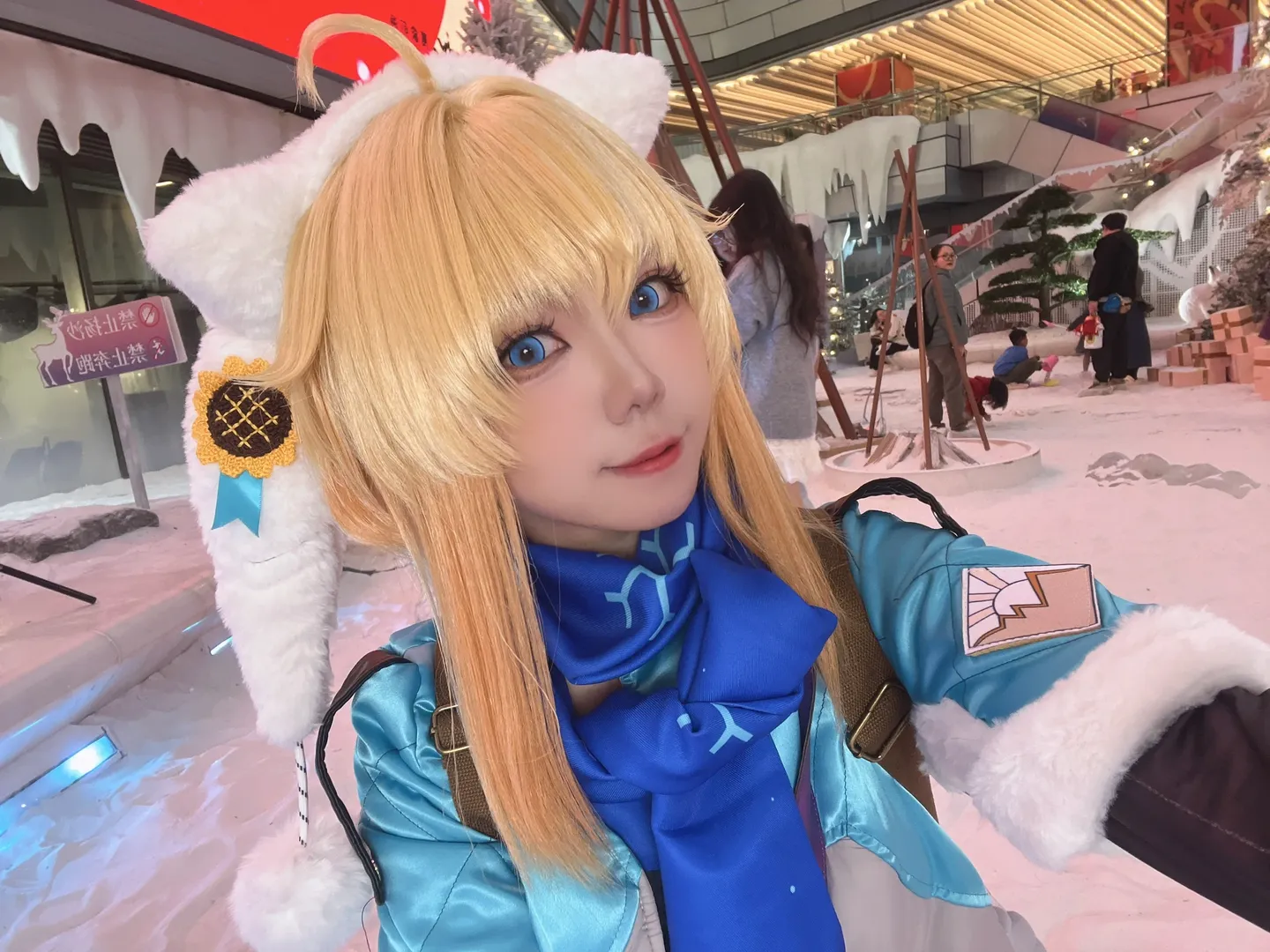 【玲可cos】崩坏星穹铁道里的雪地探险家，在南方人造雪景中过冬 - 第 4 张