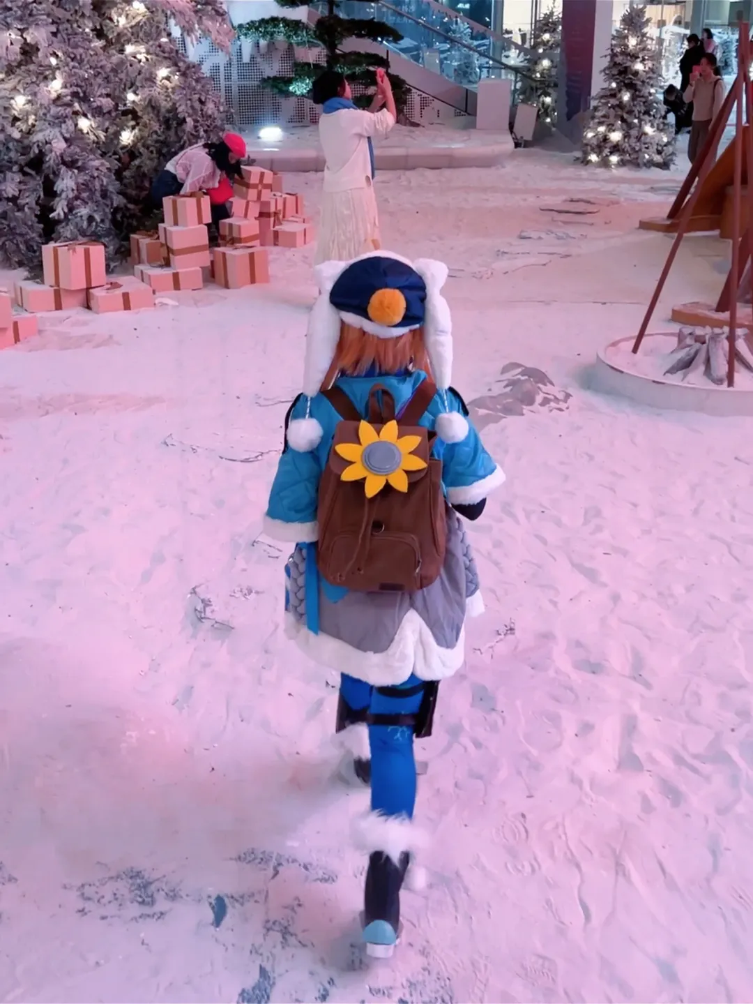 【玲可cos】崩坏星穹铁道里的雪地探险家，在南方人造雪景中过冬 - 第 5 张