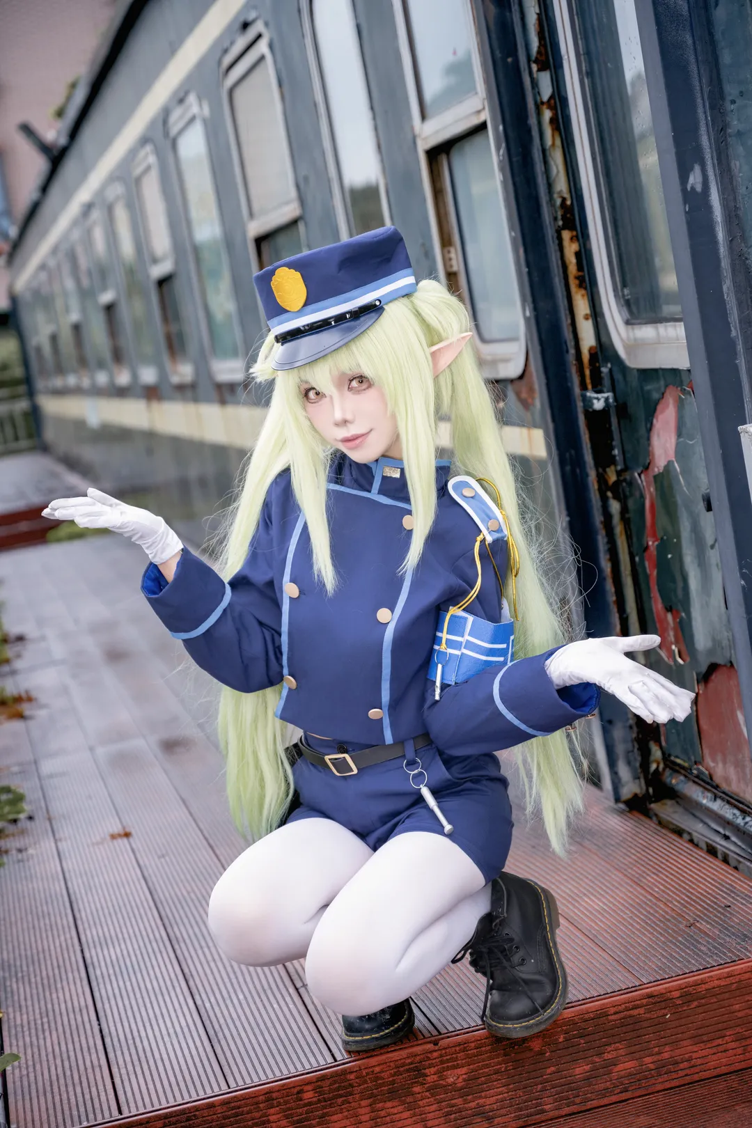【橘望cos】蔚蓝档案铁道双子，废弃列车前的白丝定格 - 第 1 张