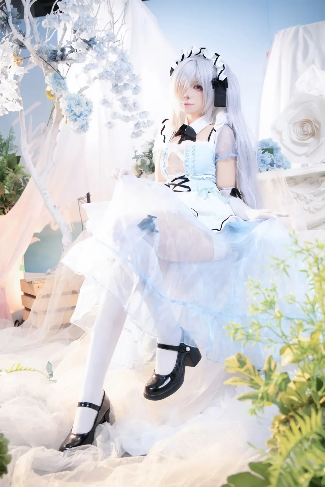 【シンデレラ コスプレ】勝利の女神：NIKKE ホタルACGエキスポの青白メイド服撮影記録 - 2 枚目