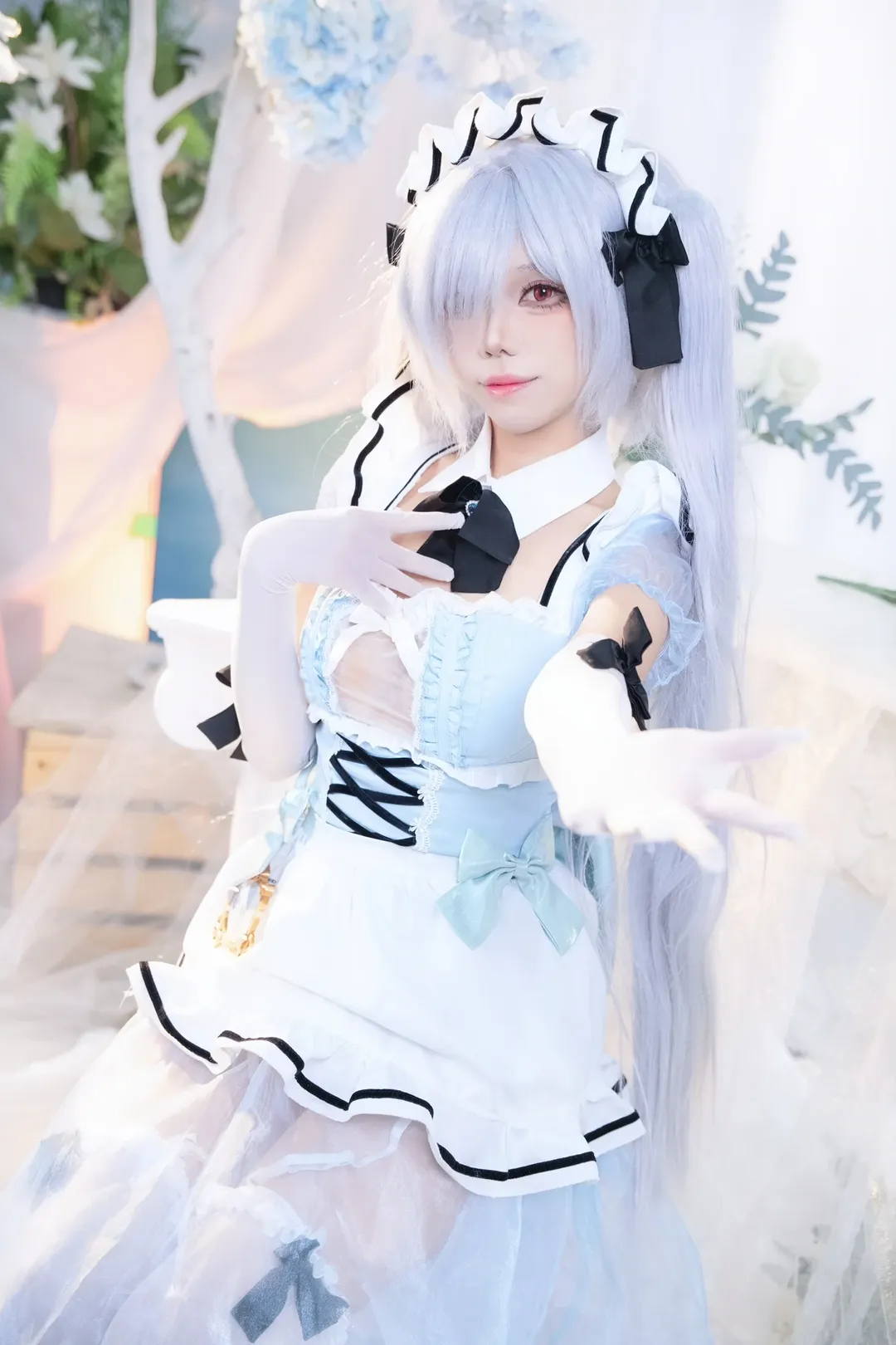 【シンデレラ コスプレ】勝利の女神：NIKKE ホタルACGエキスポの青白メイド服撮影記録 - 4 枚目