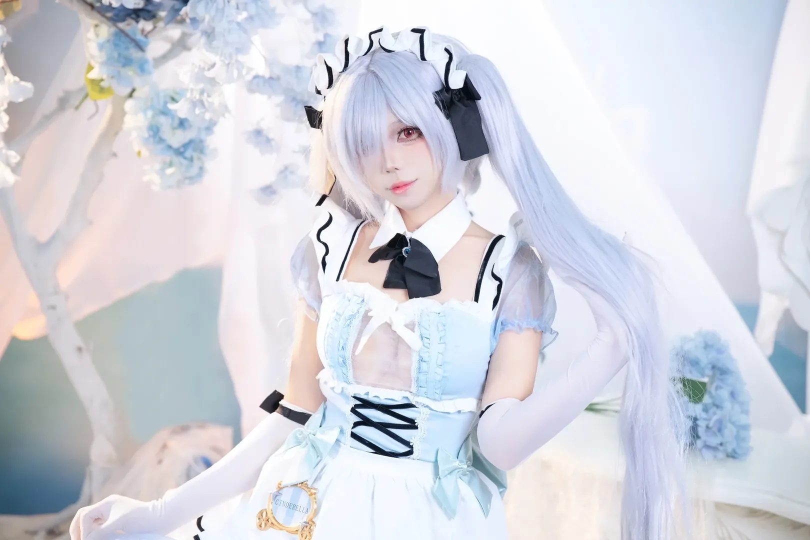 【シンデレラ コスプレ】勝利の女神：NIKKE ホタルACGエキスポの青白メイド服撮影記録 - 7 枚目