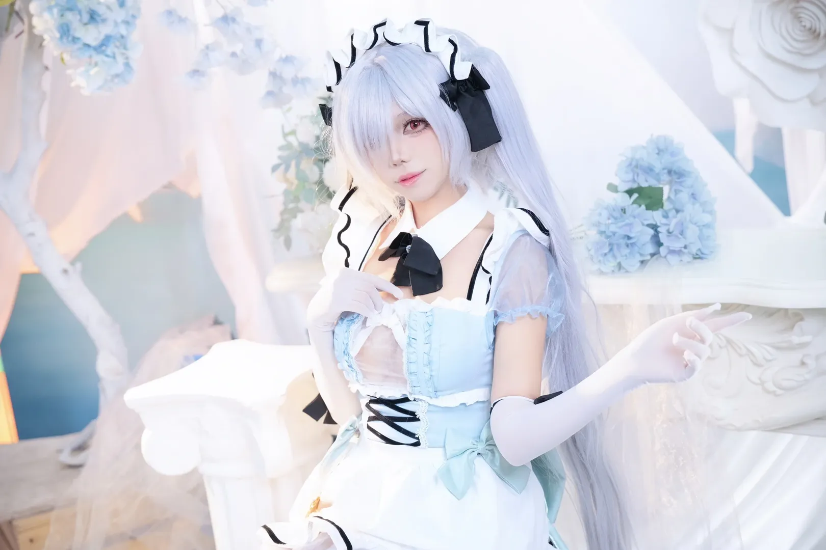 【シンデレラ コスプレ】勝利の女神：NIKKE ホタルACGエキスポの青白メイド服撮影記録 - 8 枚目