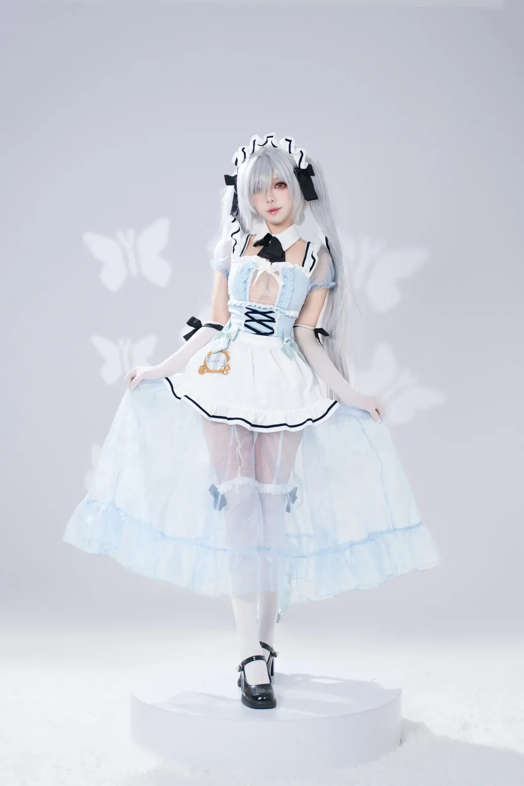 【灰姑娘cos】Nikke胜利女神里的她，萤火虫漫展蓝白女仆装现场直拍 - 第 3 张
