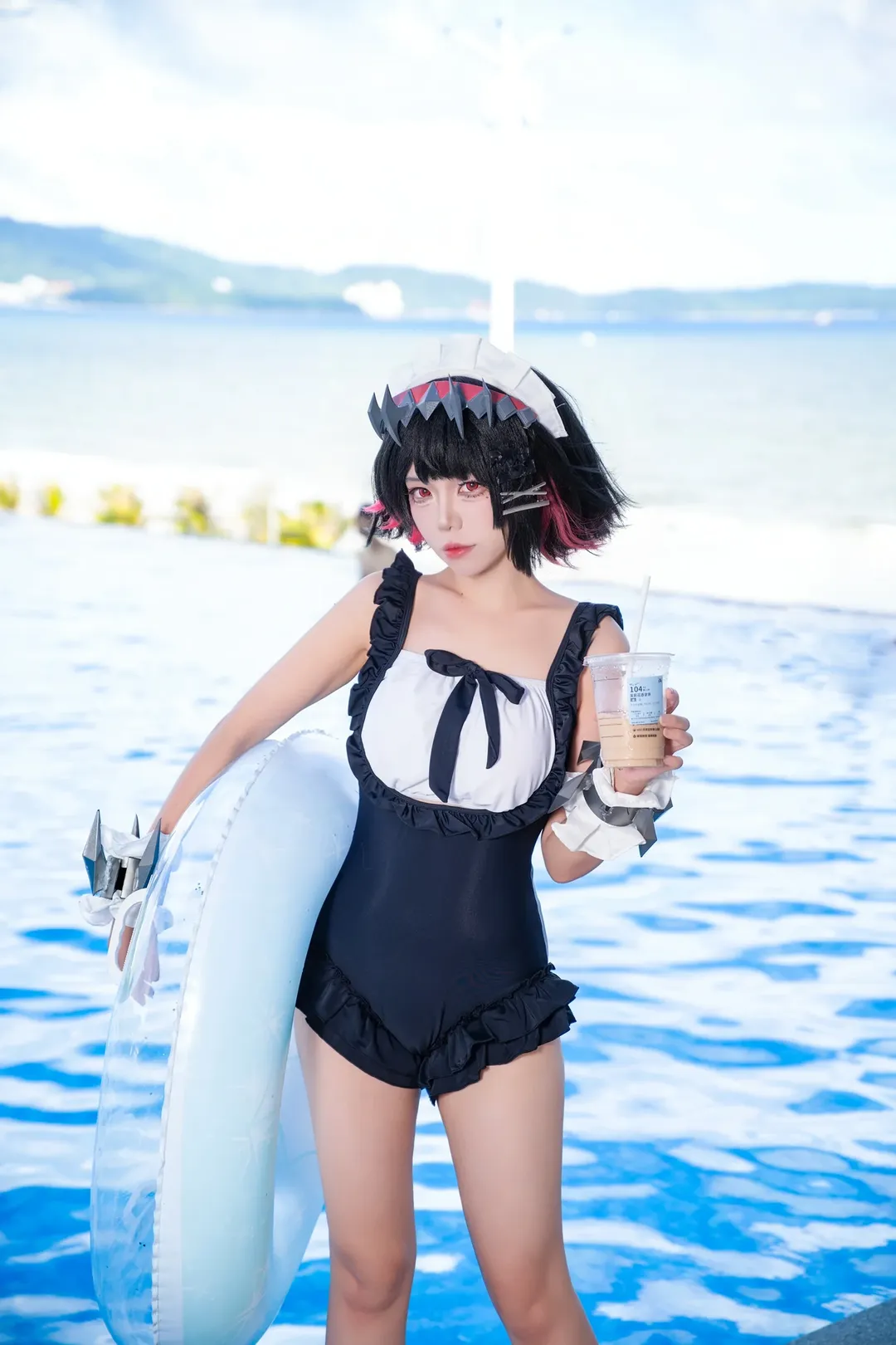 【艾莲乔cos】老家泳池边，黑白色的夏日特辑 - 第 1 张