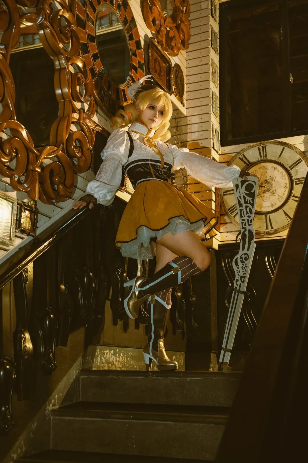 【巴麻美cos】魔法少女小圆，复古楼梯间的深夜魔法 - 第 1 张