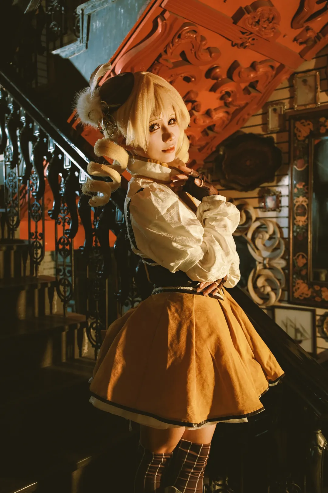 【巴麻美cos】魔法少女小圆，复古楼梯间的深夜魔法 - 第 4 张