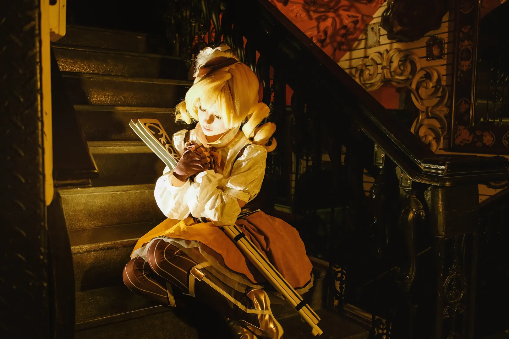 【巴麻美cos】魔法少女小圆，复古楼梯间的深夜魔法 - 第 8 张