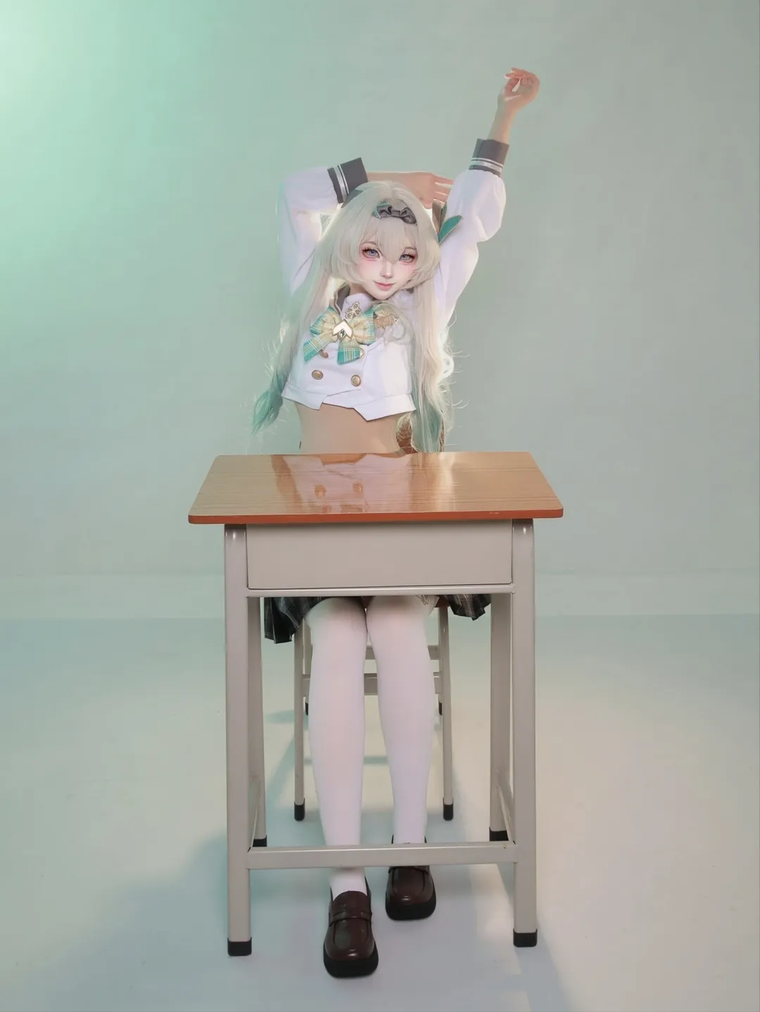 【ホタル コスプレ】春のデスクに向かうJKホタル、崩壊：スターレイルの枠を超えた日常のキャンパス感 - 2 枚目