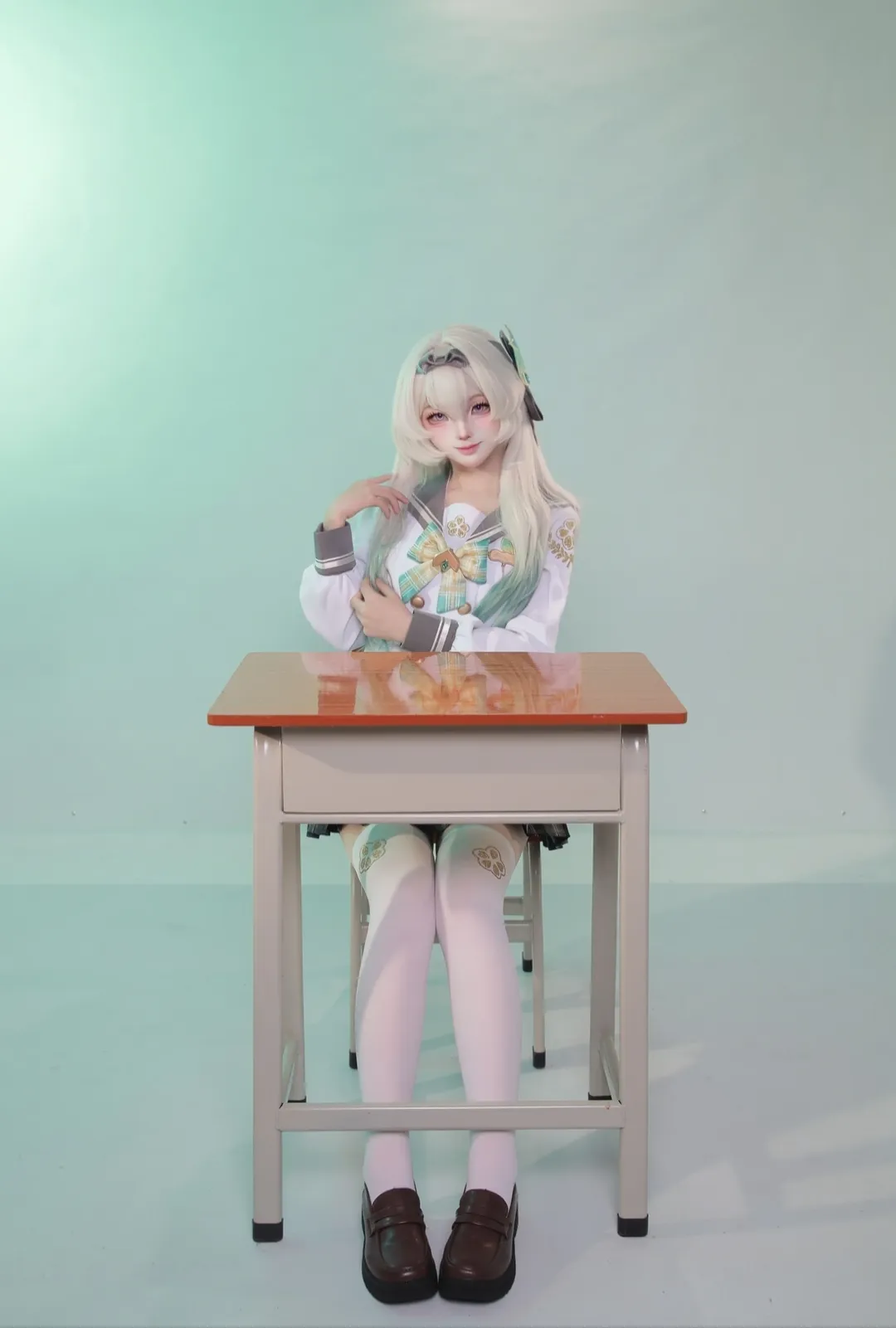 【ホタル コスプレ】春のデスクに向かうJKホタル、崩壊：スターレイルの枠を超えた日常のキャンパス感 - 3 枚目