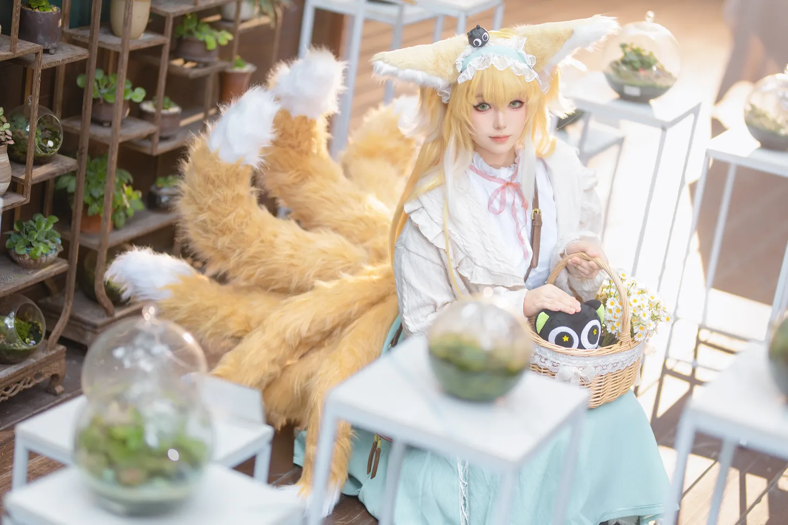 【Arknights Suzuran Cosplay】Creating Light When the Sun Won't Shine: Studio-Quality Textures on Location - Image 1