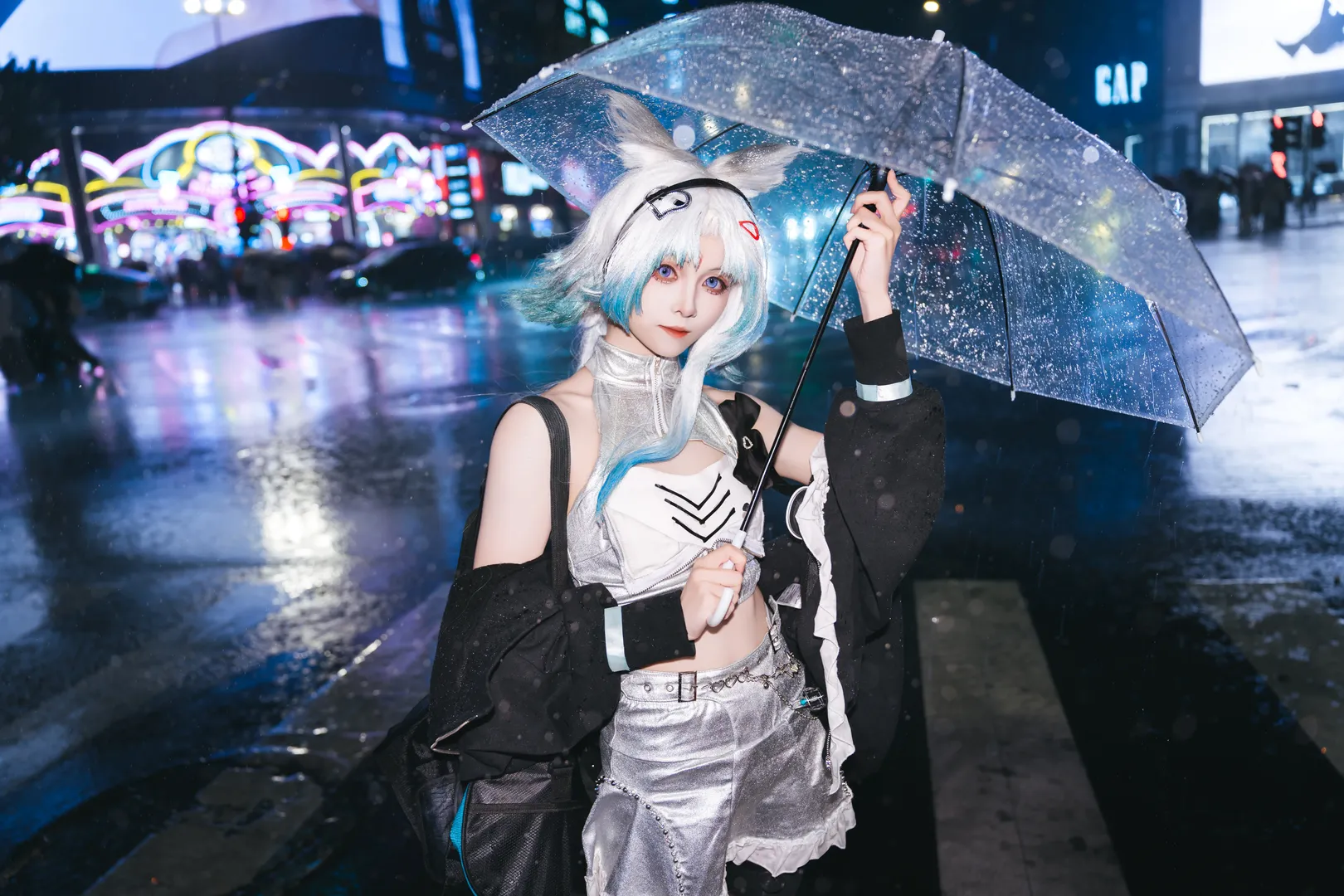 【李织烟cos】终末地的雨夜，直闪捕捉的赛博瞬间 - 第 3 张