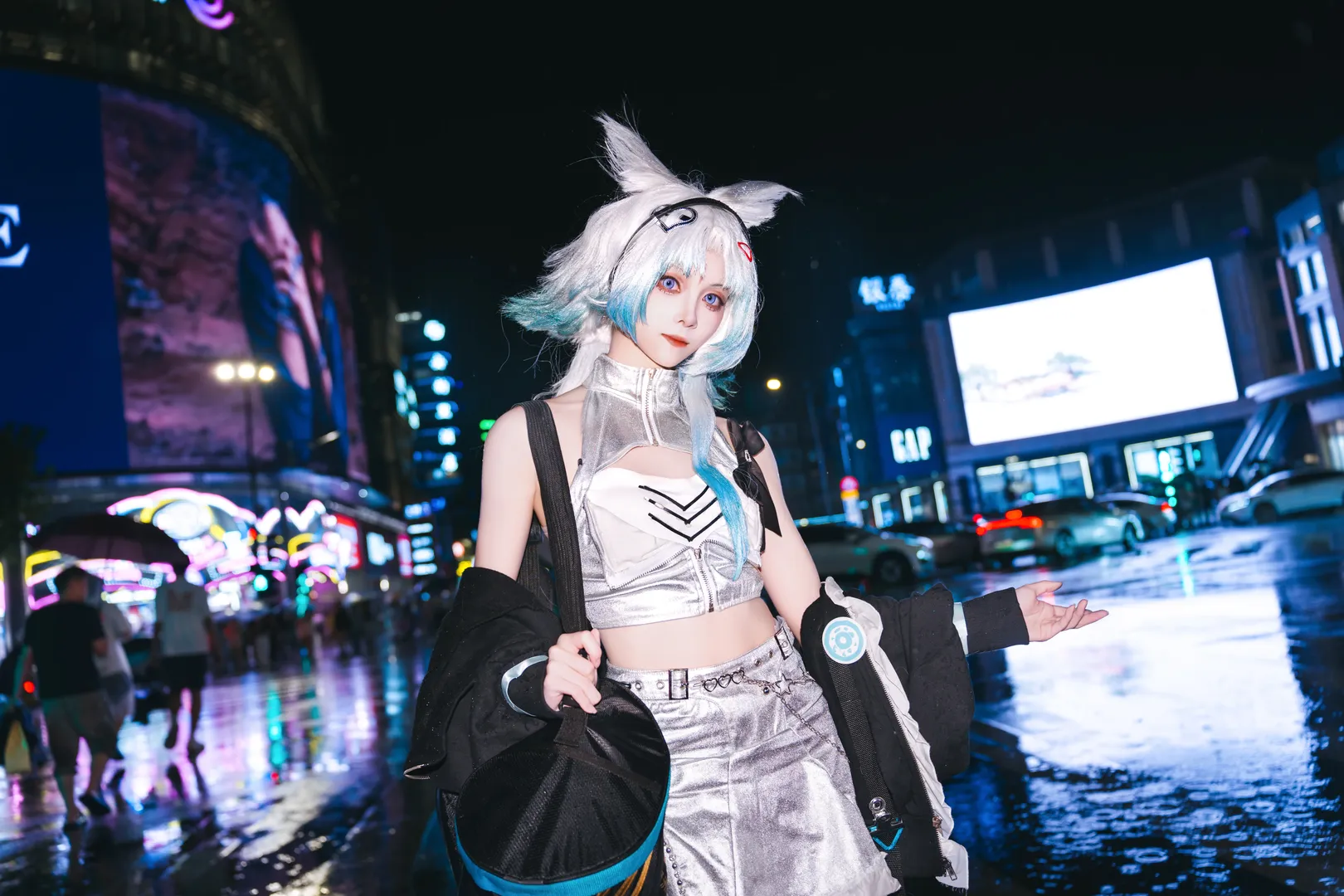 【李织烟cos】终末地的雨夜，直闪捕捉的赛博瞬间 - 第 5 张