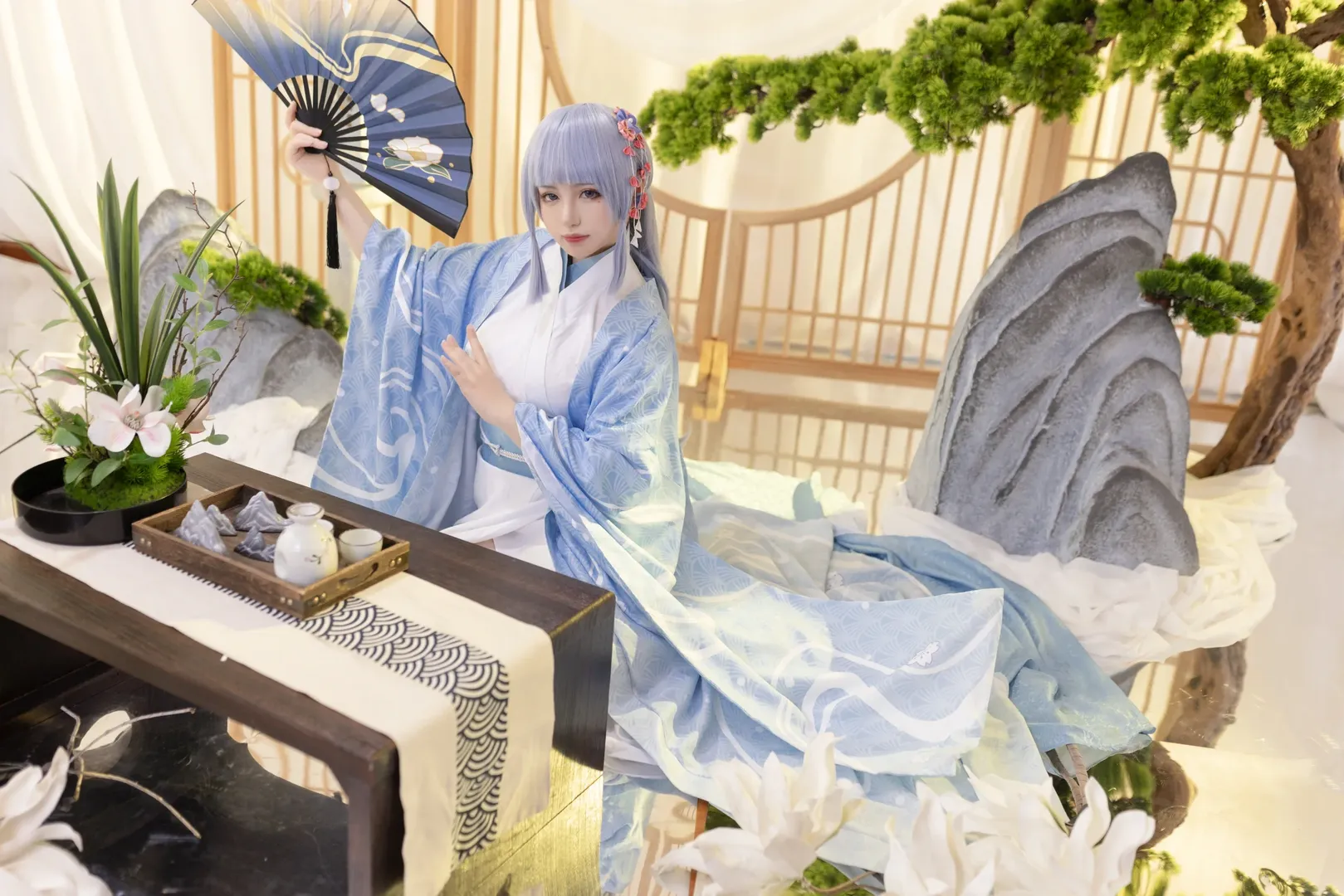 【神里綾華 コスプレ】鏡面と和風ロケーションで魅せるエレガントな演出 - 1 枚目