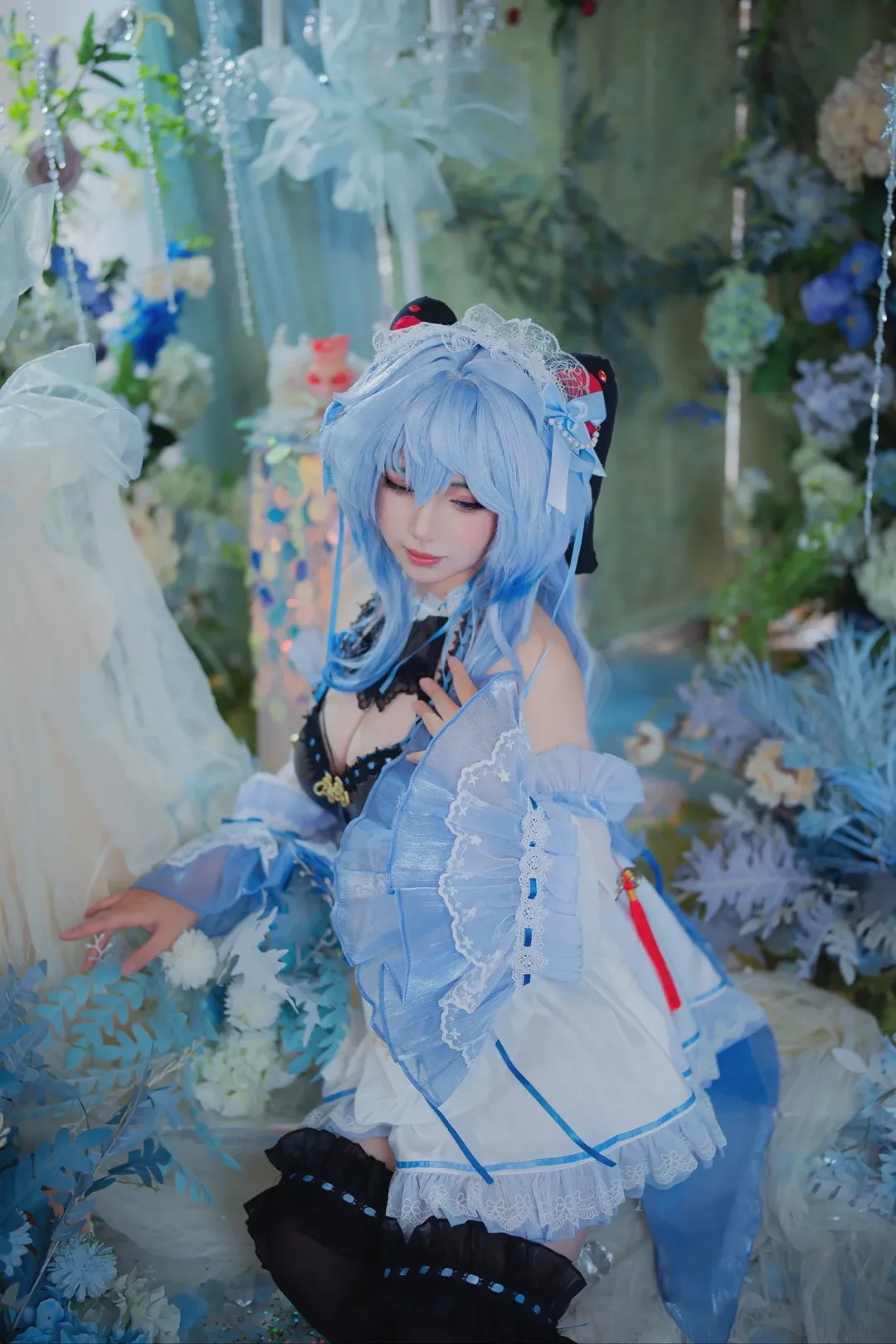【甘雨cos】原神，梦幻蓝调里的女仆装与黑丝 - 第 1 张