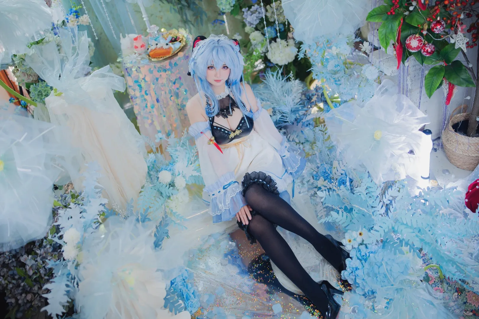 【甘雨cos】原神，梦幻蓝调里的女仆装与黑丝 - 第 3 张