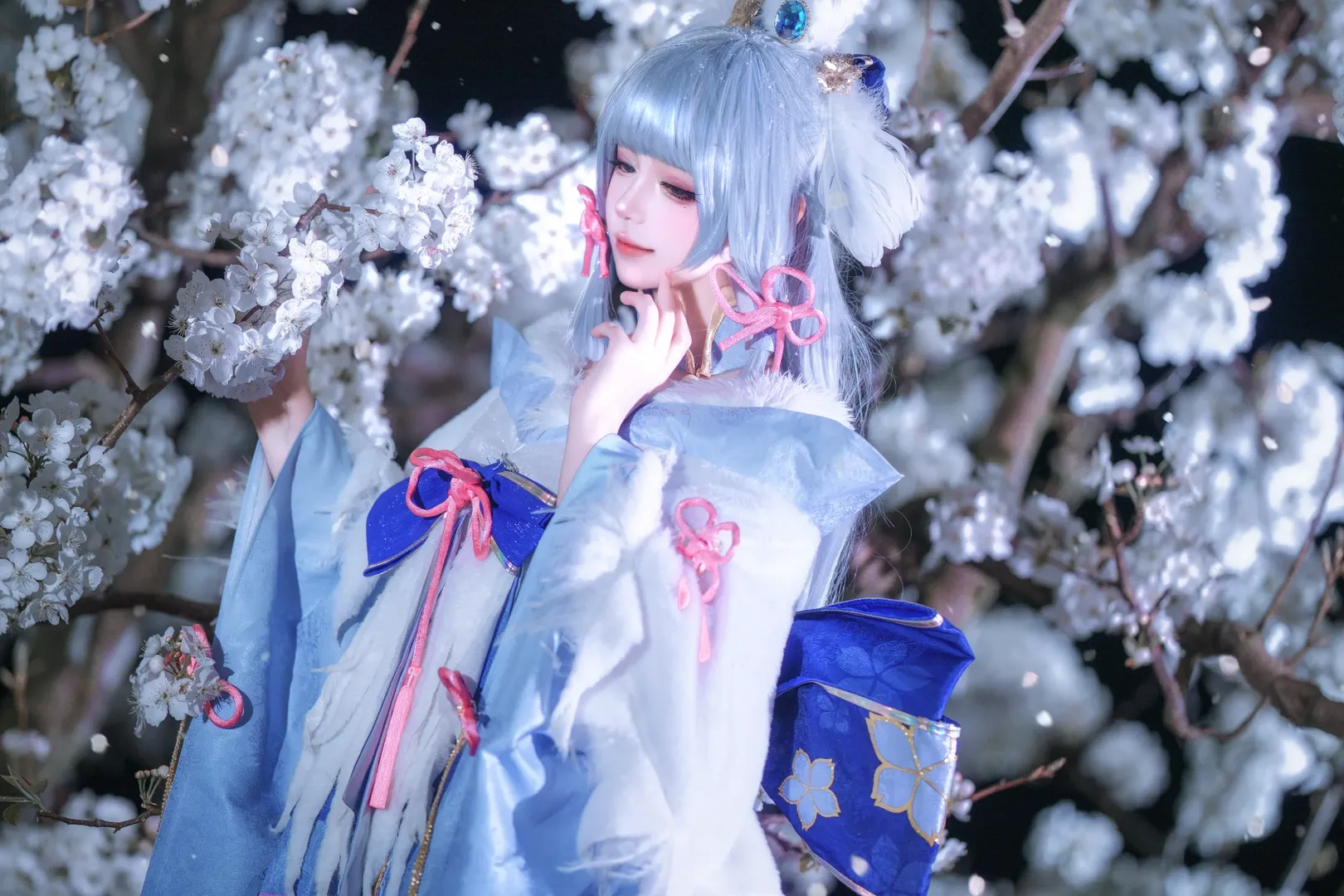 【神里绫华cos】稻妻的夜樱与霜雪，今日份的冰系少女 - 第 2 张