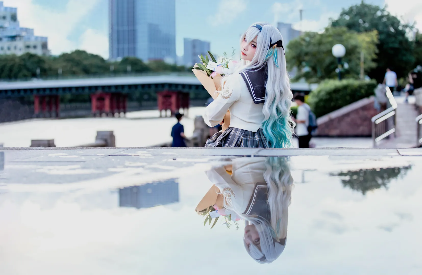 【崩坏星穹铁道流萤cos】水岸边的夏日外景回眸 - 第 6 张