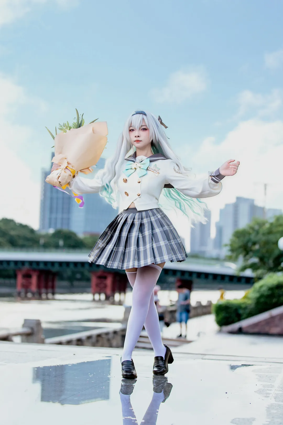 【崩坏星穹铁道流萤cos】水岸边的夏日外景回眸 - 第 8 张