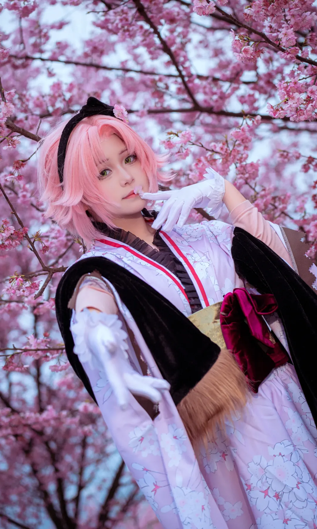 [Haruno Sakura Cosplay] A Spring Freeze-Frame Beneath the Cherry Blossom Trees - Image 1