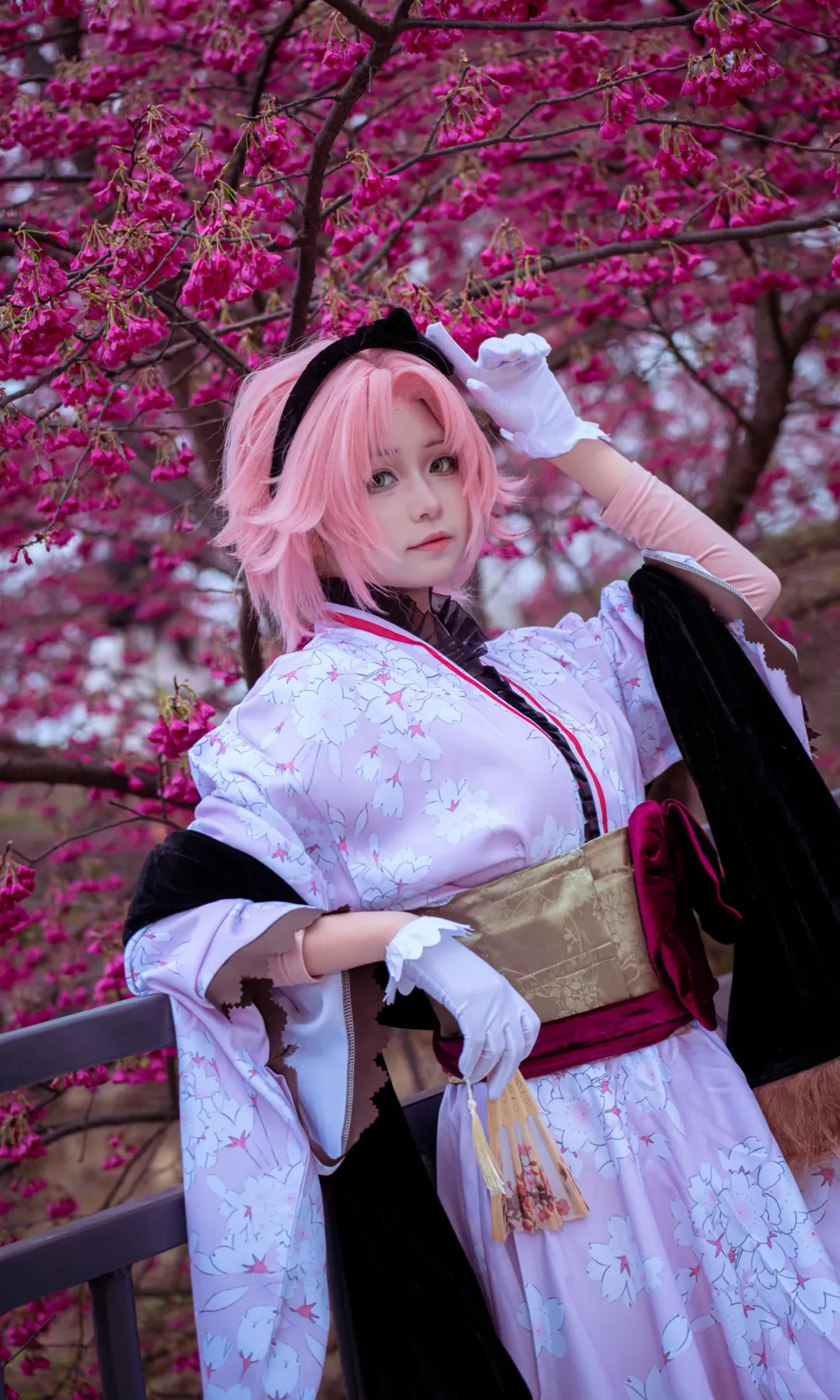 [Haruno Sakura Cosplay] A Spring Freeze-Frame Beneath the Cherry Blossom Trees - Image 4