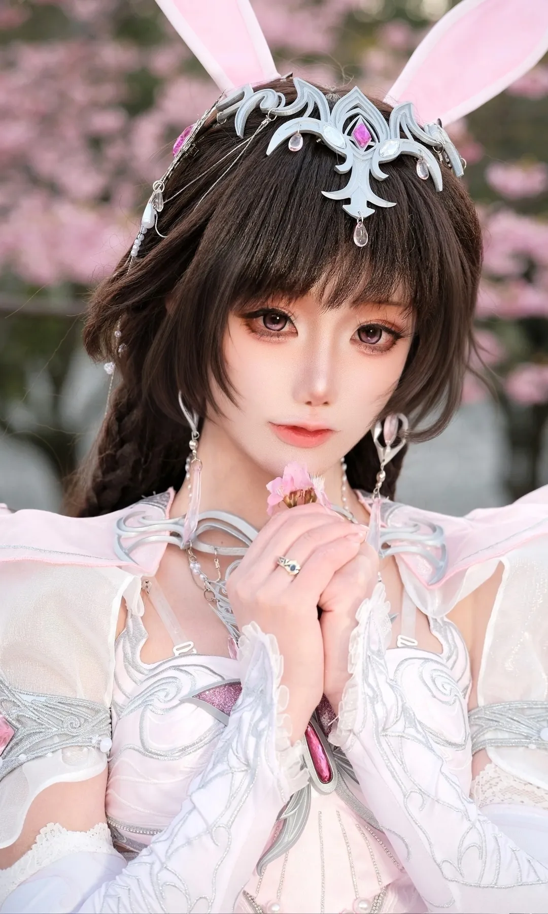 【小舞 コスプレ】『闘羅大陸』の柔骨兎、満開の桜の下で紡ぐ春の邂逅 - 3 枚目