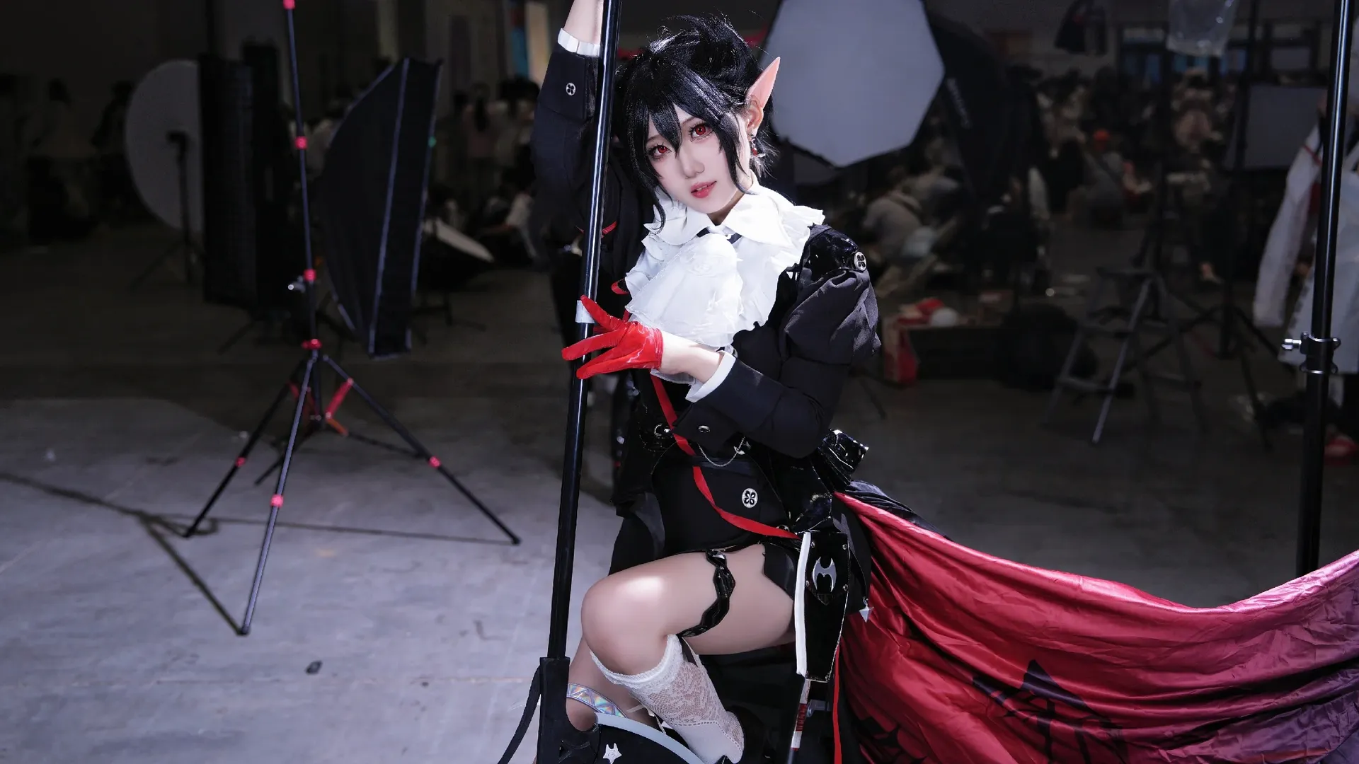 【隐德来希cos】明日方舟红黑经典搭配漫展实拍 - 第 2 张