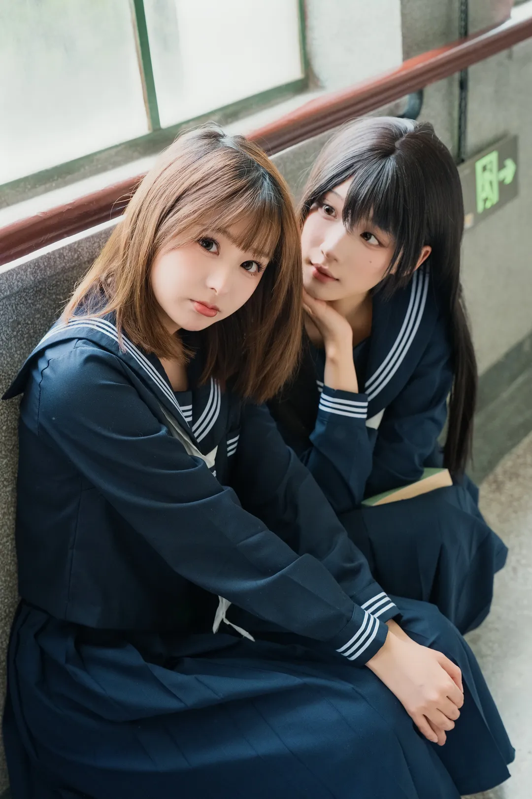 日系校园JK水手服写真，捕捉教室走廊里的午后光影 - 第 3 张