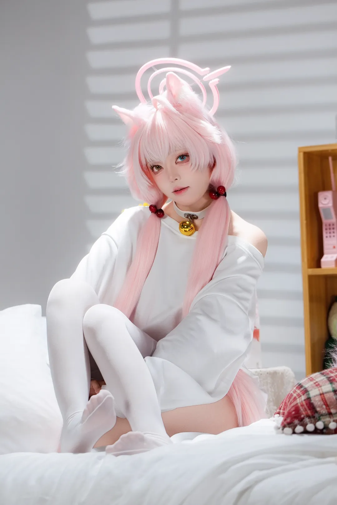 [Takanashi Hoshino Cosplay] Cozy Home Vibe: Capturing a Soft Aesthetic with a Golden Bell - Image 1