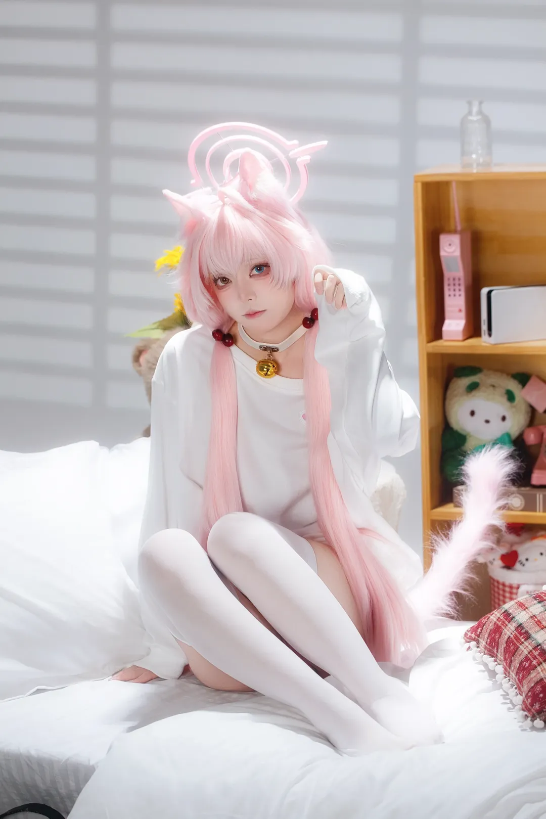[Takanashi Hoshino Cosplay] Cozy Home Vibe: Capturing a Soft Aesthetic with a Golden Bell - Image 3