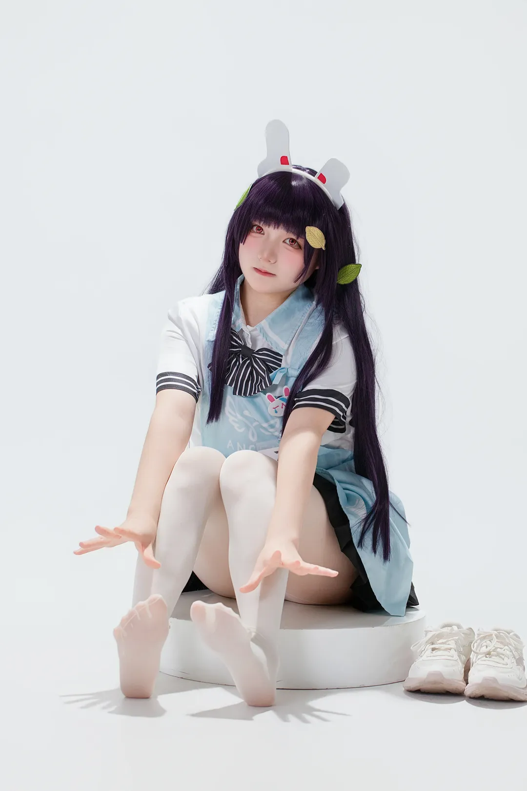 【霞泽美游cos】蔚蓝档案，纯白空间里的细节诠释 - 第 1 张