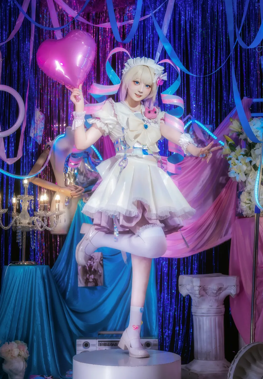【超天酱cos】主播女孩重度依赖里的白裙与蓝粉光影