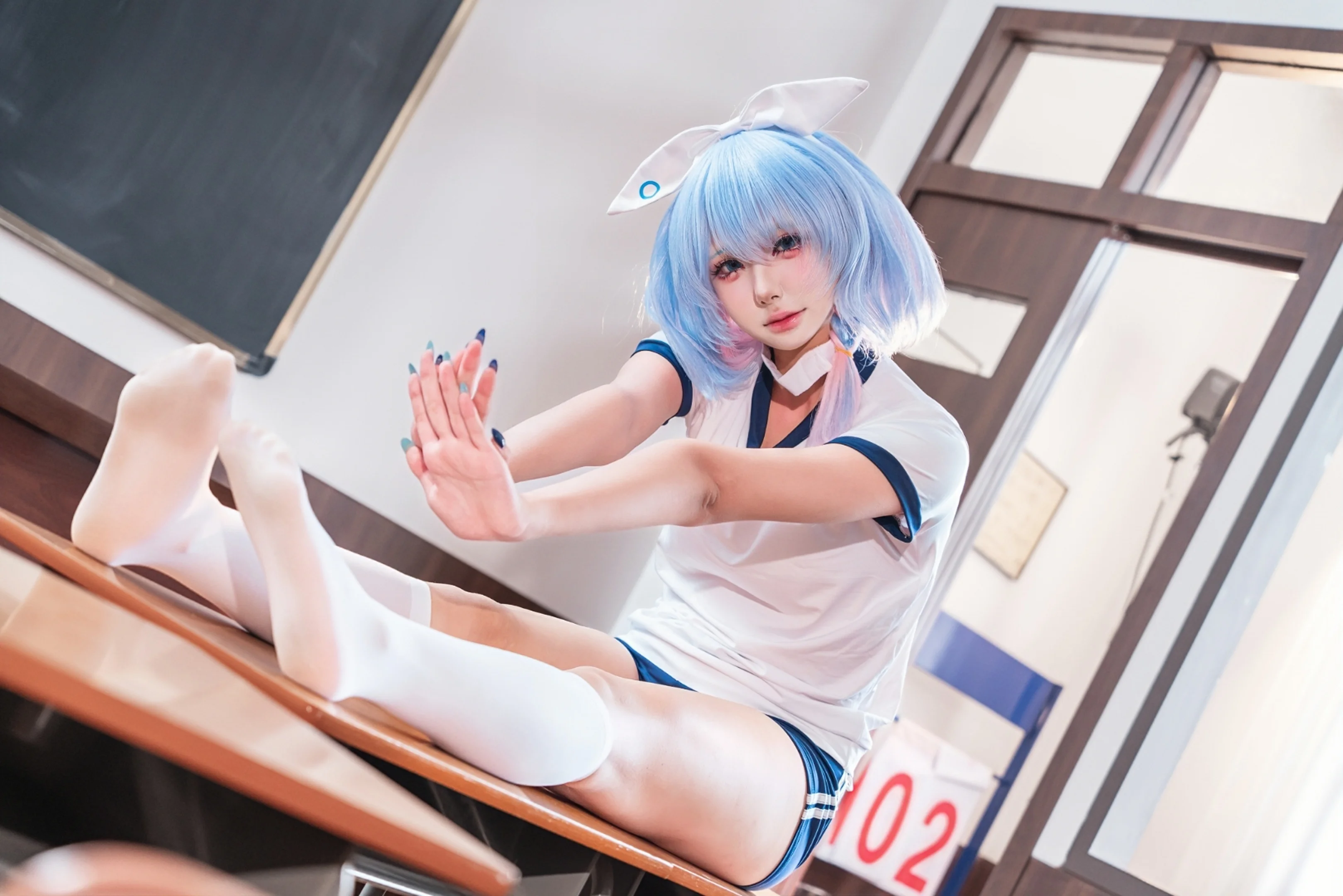 【阿羅娜cos】教室裡的藍白體操服，藍色惡魔的日常 - 第 1 張