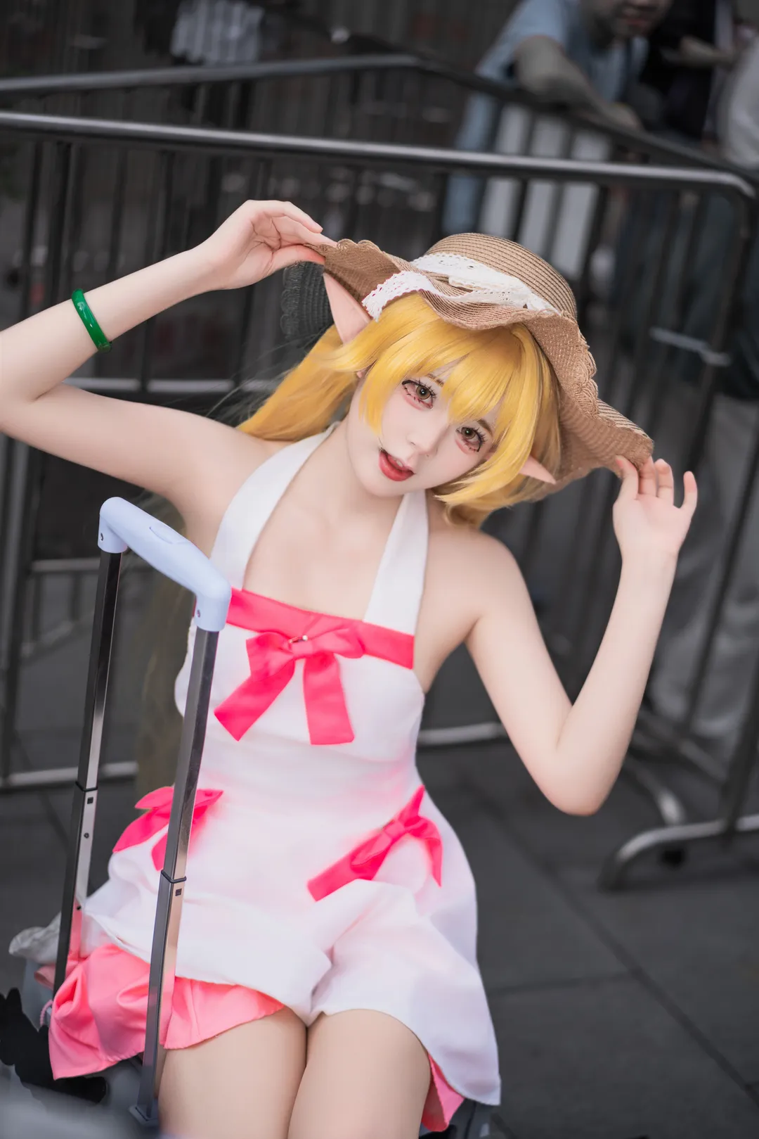 【忍野忍cos】化物语里的金发精灵，萤火虫漫展慵懒场照 - 第 3 张