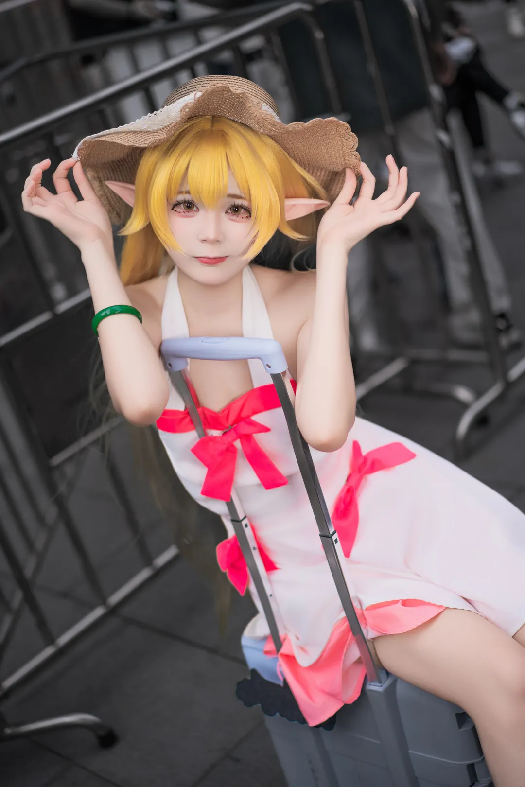 【忍野忍cos】化物语里的金发精灵，萤火虫漫展慵懒场照 - 第 4 张