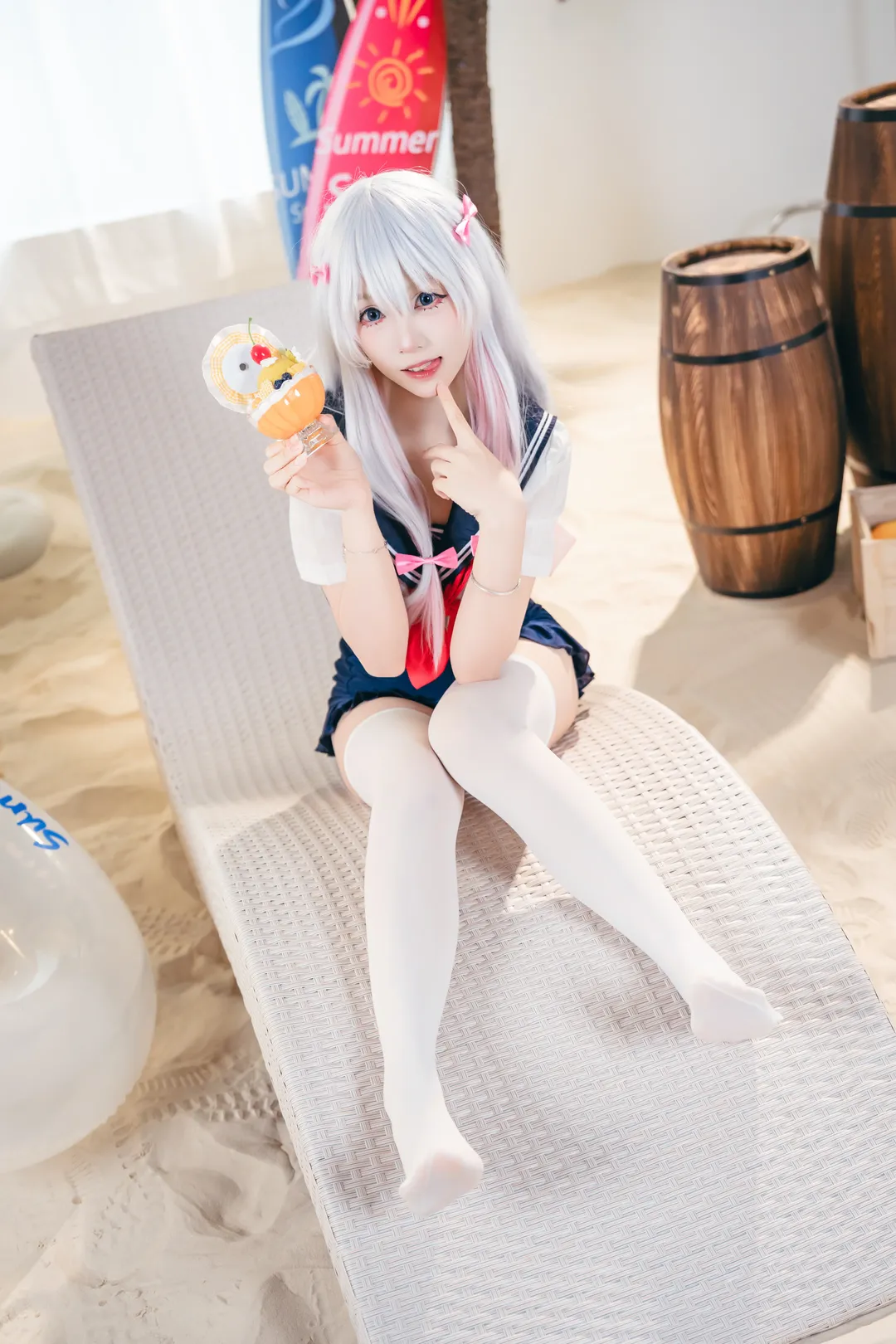 【纱雾cos】埃罗芒阿老师的夏日水手服，白丝与沙滩的完美搭配 - 第 1 张